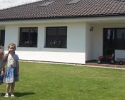 Montovany keramicky dom ktory sa v lete neprehrieva
